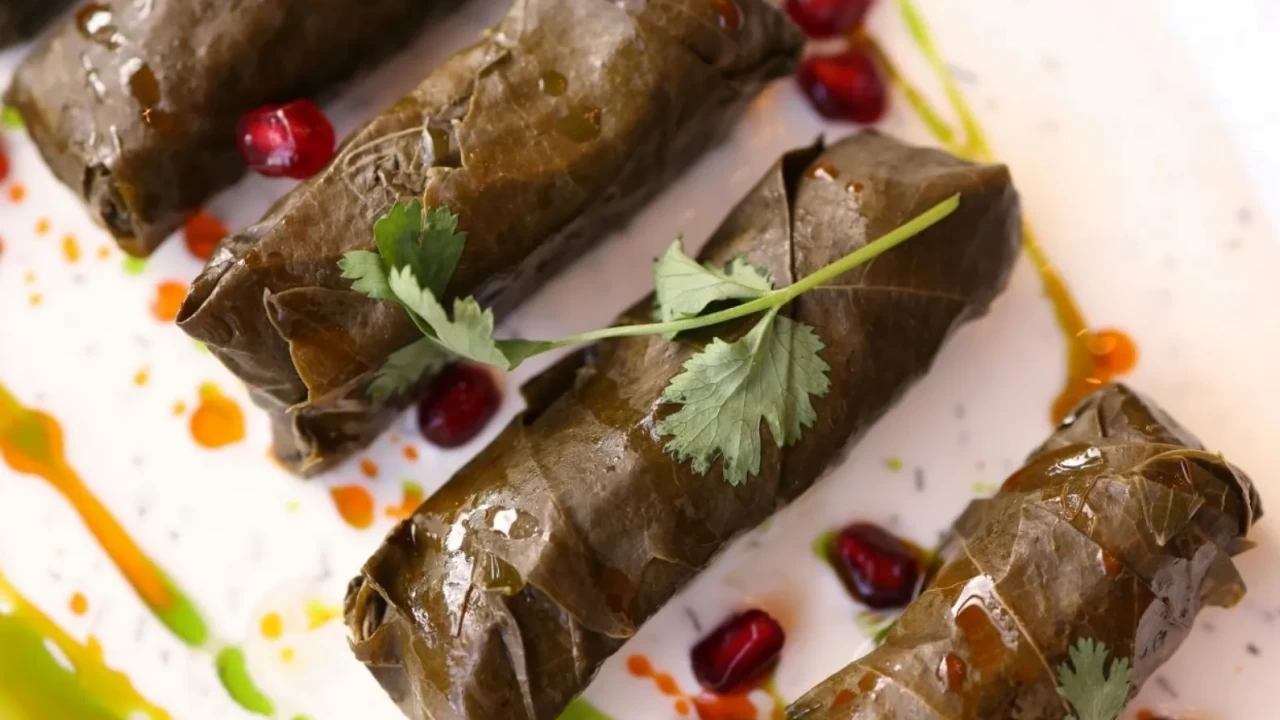 Kızılcık Şerbeti'nin işte gizemli lezzeti: Tahinli yaprak sarma