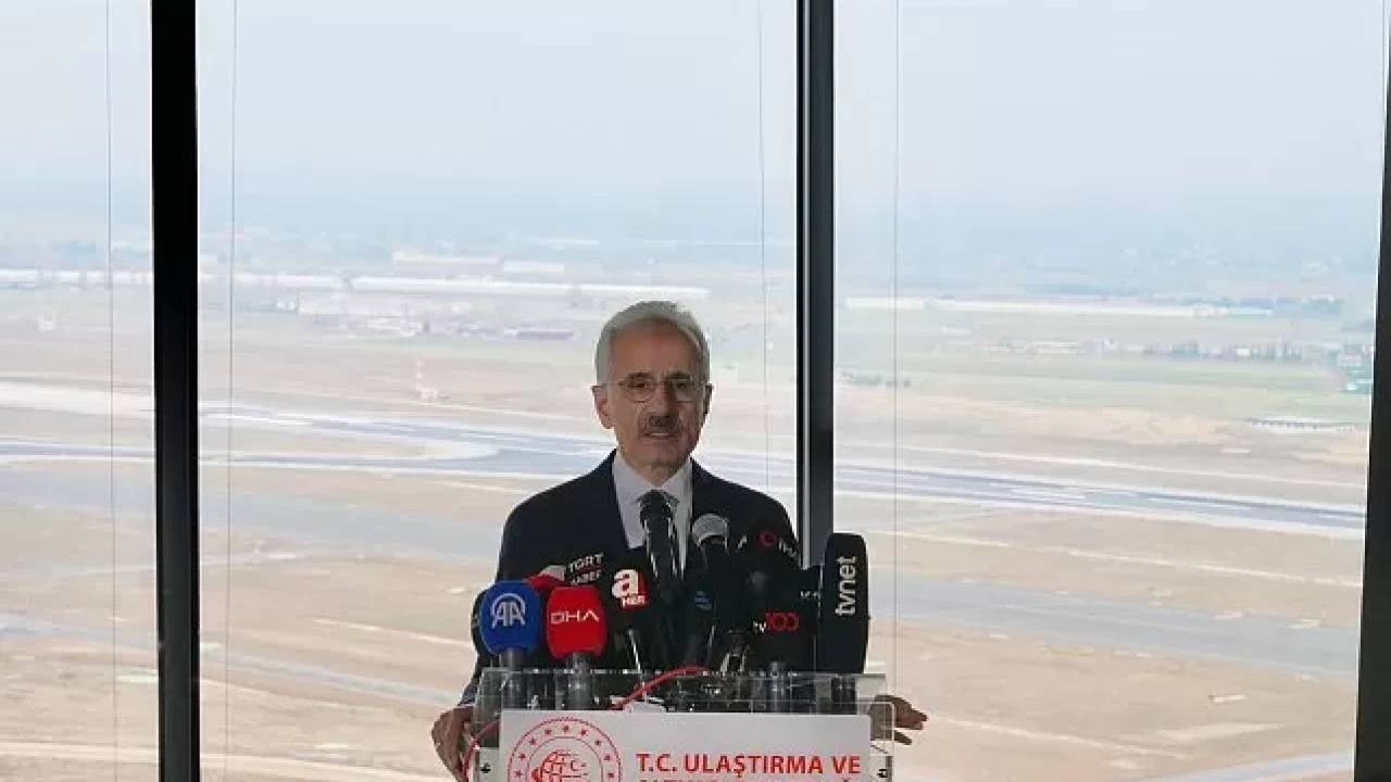 Esenboğa Havalimanı’na 3. pist açıldı: Bakan Uraloğlu yolcu sayısının her yıl arttığını duyurdu