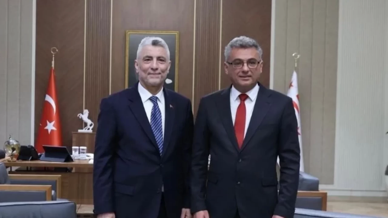 Ticaret Bakanı Bolat, KKTC'de Cumhurbaşkanı Erhürman ile görüştü