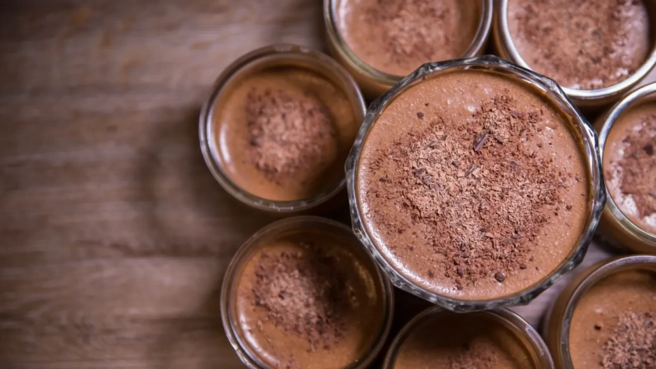 Kremasız, yumurtasız, şekersiz: Evde yoğun vegan çikolatalı mousse