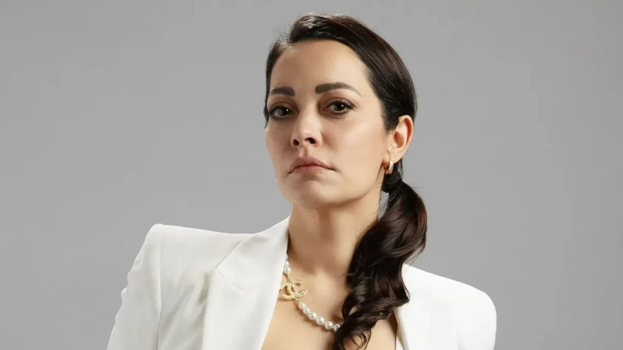 Kıskanmak Dizisi Defne Kim? Sezin Akbaşoğulları Kariyeri ve Dizileri