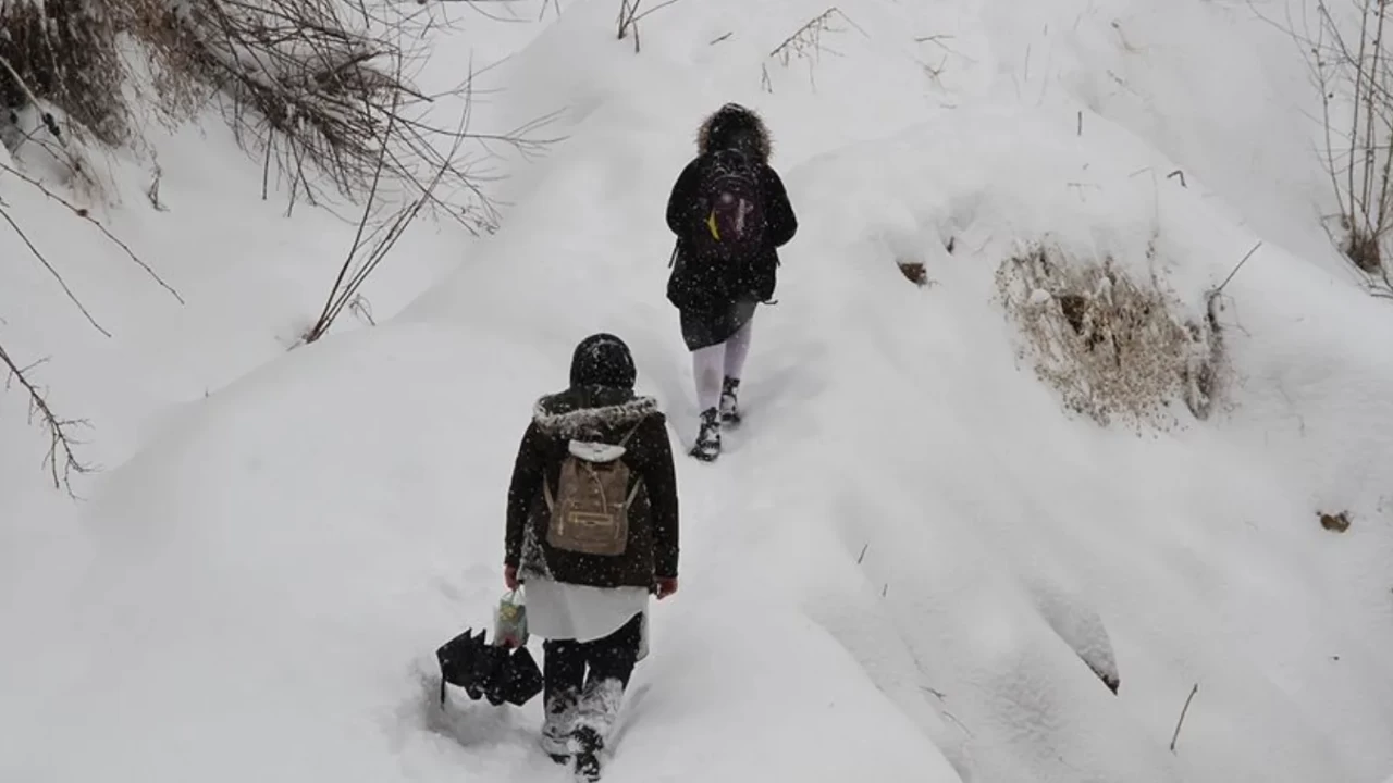 Çankırı’da kar nedeniyle 3 ilçede eğitime ara verildi