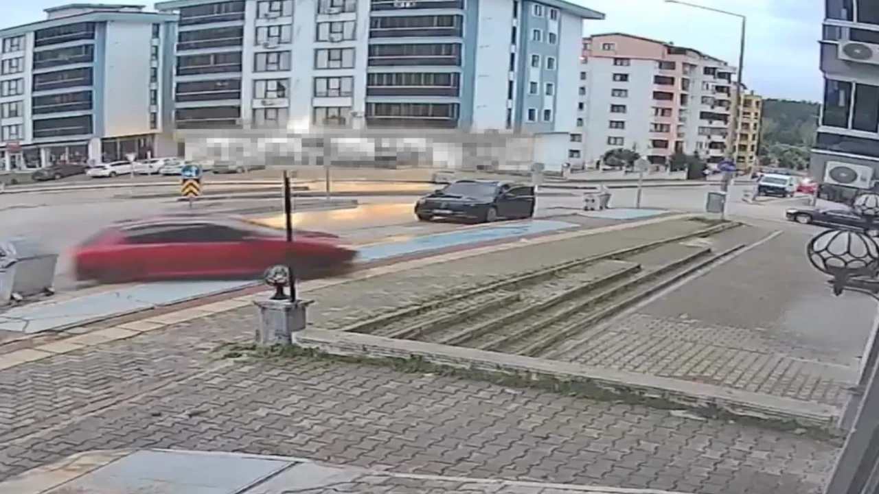 Direksiyon dersinde korkutan kaza! Fren yerine gaza bastı