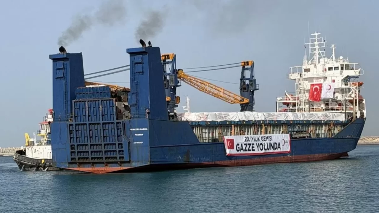 Gazze’ye umut taşıyan Türk Kızılay Gemisi El Ariş Limanı’nda
