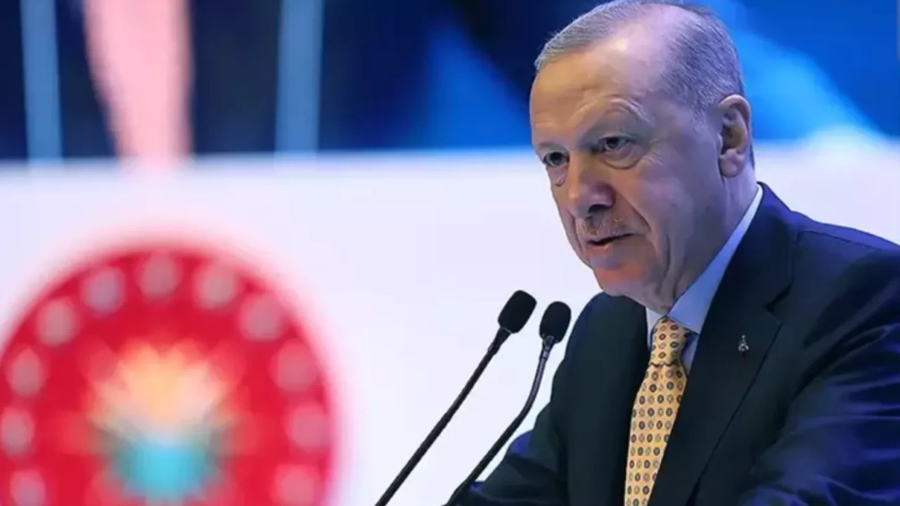 Cumhurbaşkanı Erdoğan müjdeyi verdi: Bölünmüş yollar 30 bin 49 kilometreye ulaştı