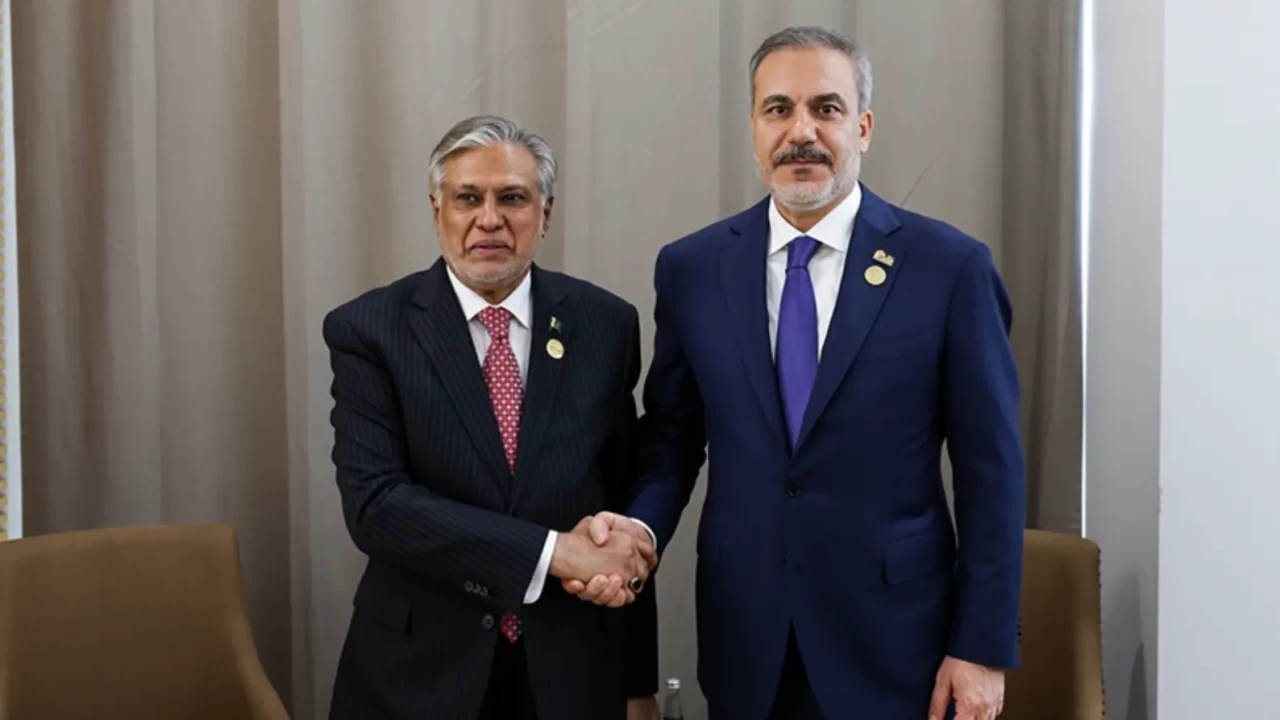 Bakan Fidan, Pakistanlı mevkidaşı Dar ile görüştü