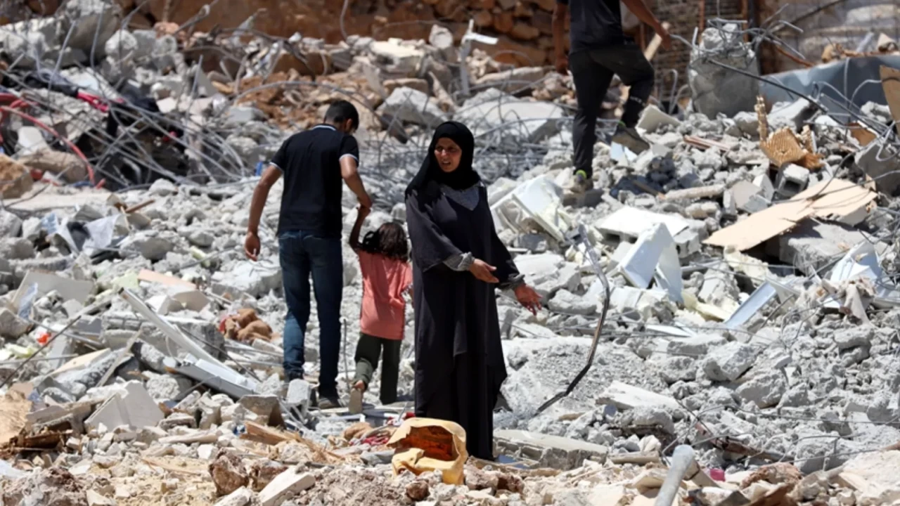 Batı Şeria’da zorunlu göç derinleşiyor: İsrailli yerleşimcilerin saldırıları onlarca aileyi yerinden etti