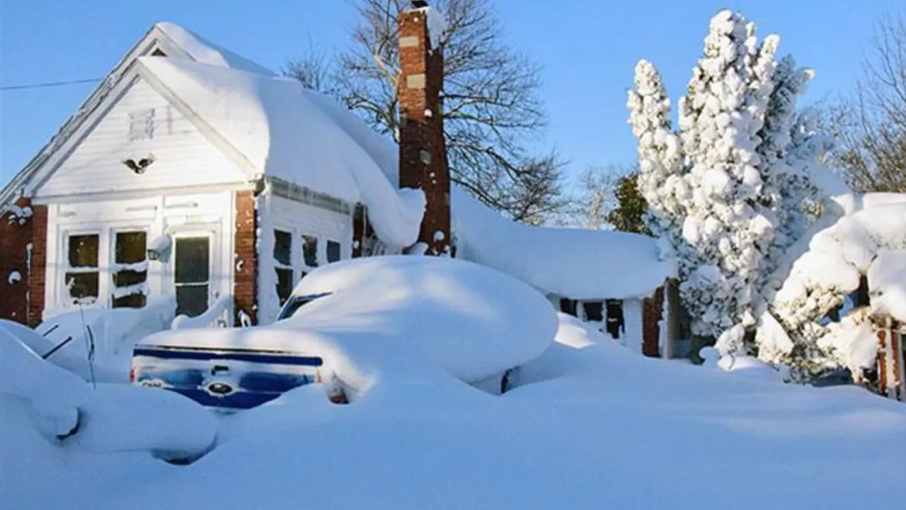 Kar fırtınası kıtayı vurdu: ABD'de dev zincirleme kazalar, Kanada'da enerji krizi!