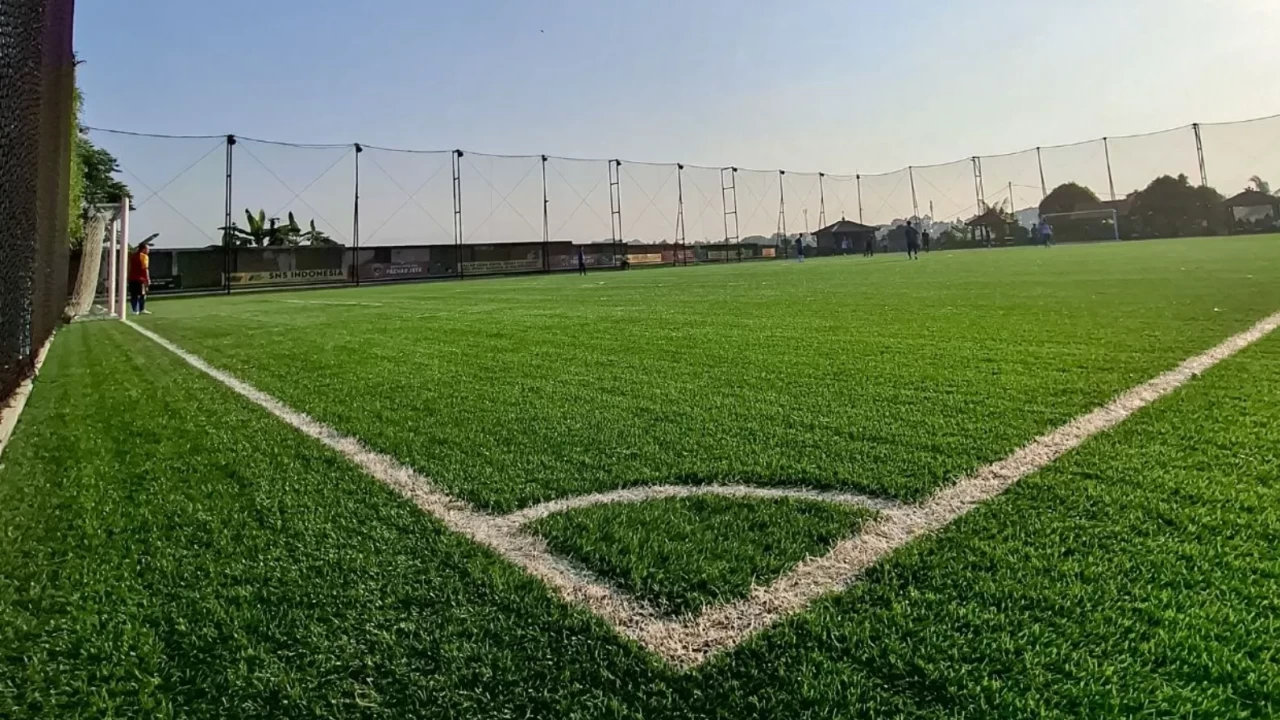 Dili boğazına kaçtı! Hakemin inanılmaz müdahalesiyle nefes aldı