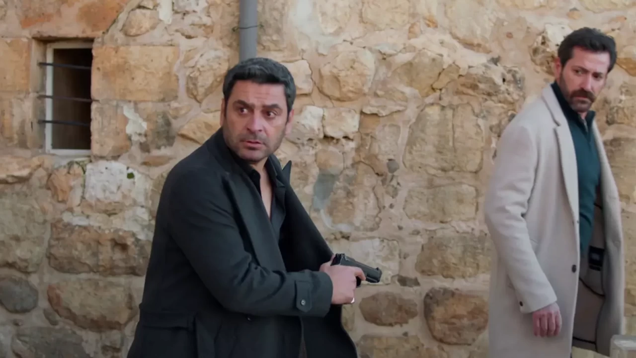 Uzak Şehir son bölüm izle: Cihan Boran'ı konaktan kovdu