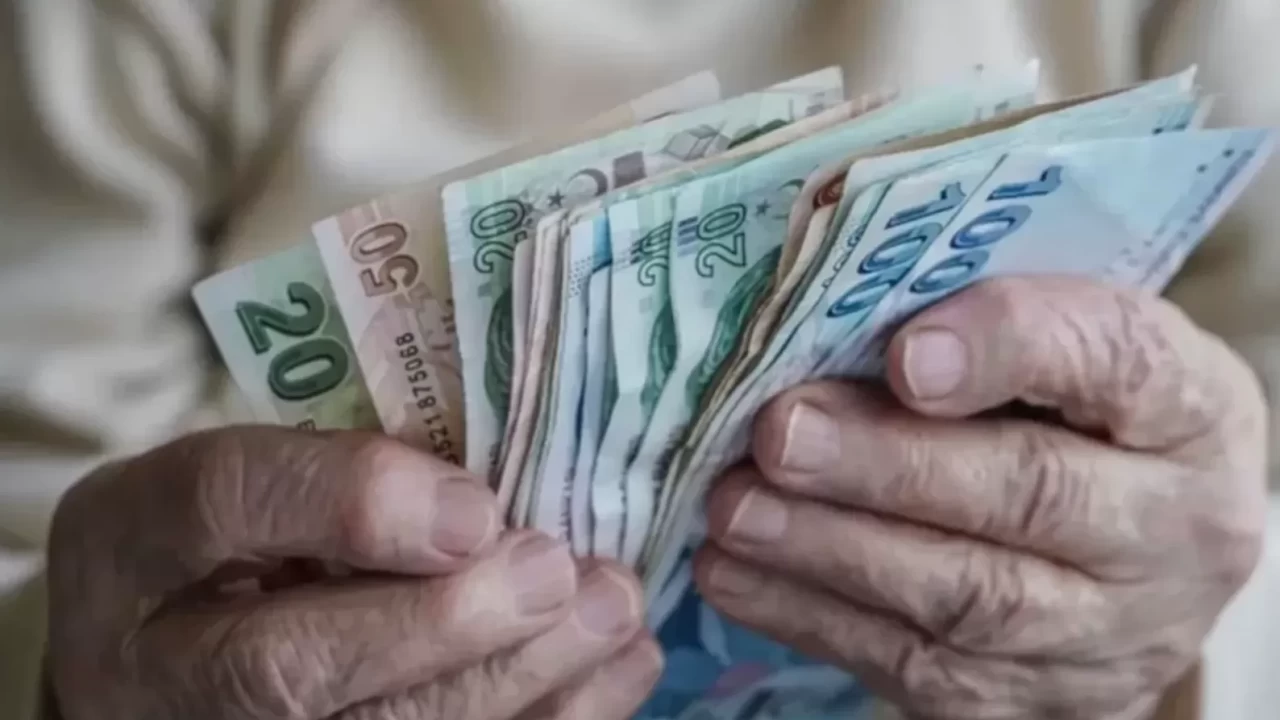 SGK duyurdu: Emeklilerin maaş farkları 4 Şubat'ta ödenecek