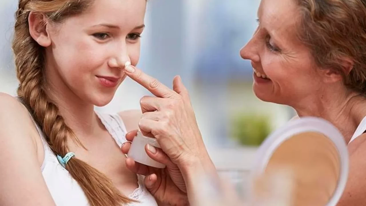 Gençler cilt bakımına nasıl başlamalı? Uzmanların önerdiği 5 temel kural