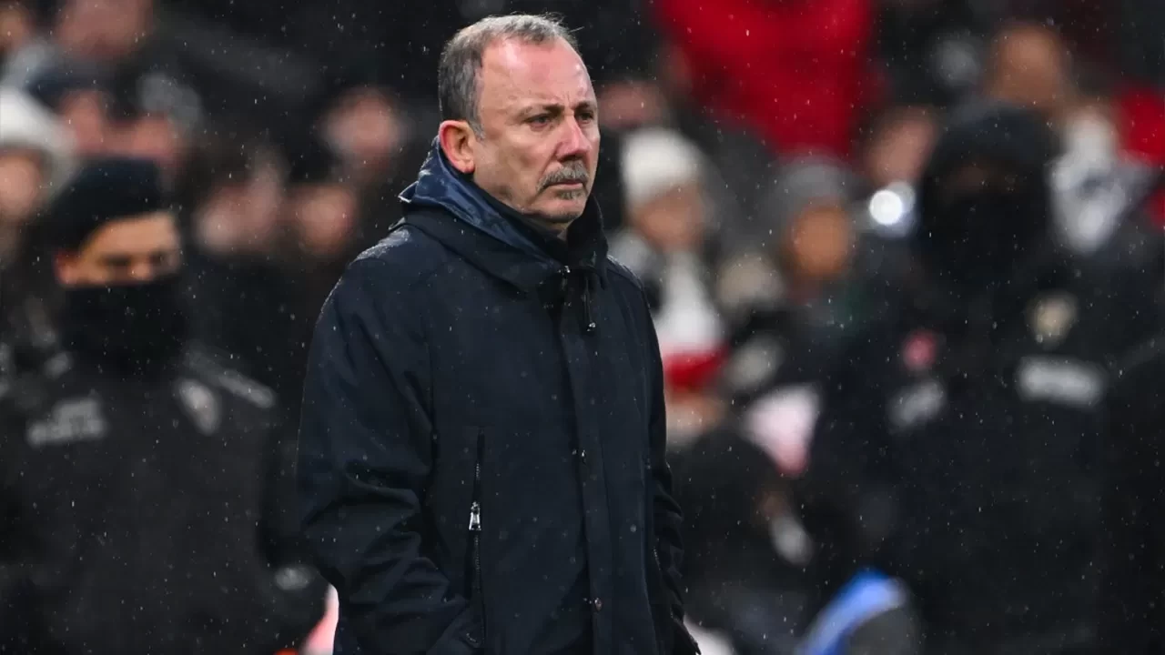 Sergen Yalçın’dan hakem ve VAR isyanı: “Bu kadar kötü yönetimle nasıl maç oynayacağız?”