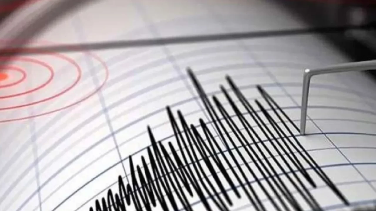 Ege Denizi’nde gece yarısı deprem!