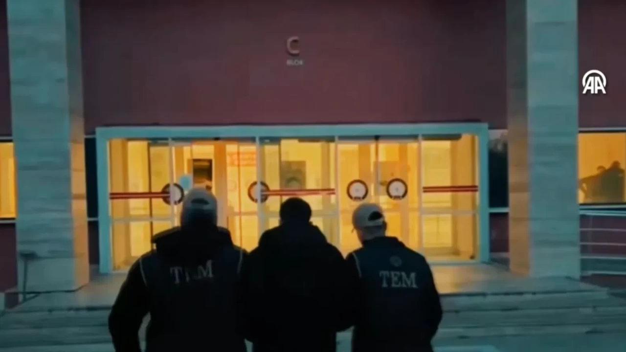 Hücre evlerine şafak baskını! ByLock kullanıcısı 151 FETÖ şüphelisi kıskıvrak yakalandı