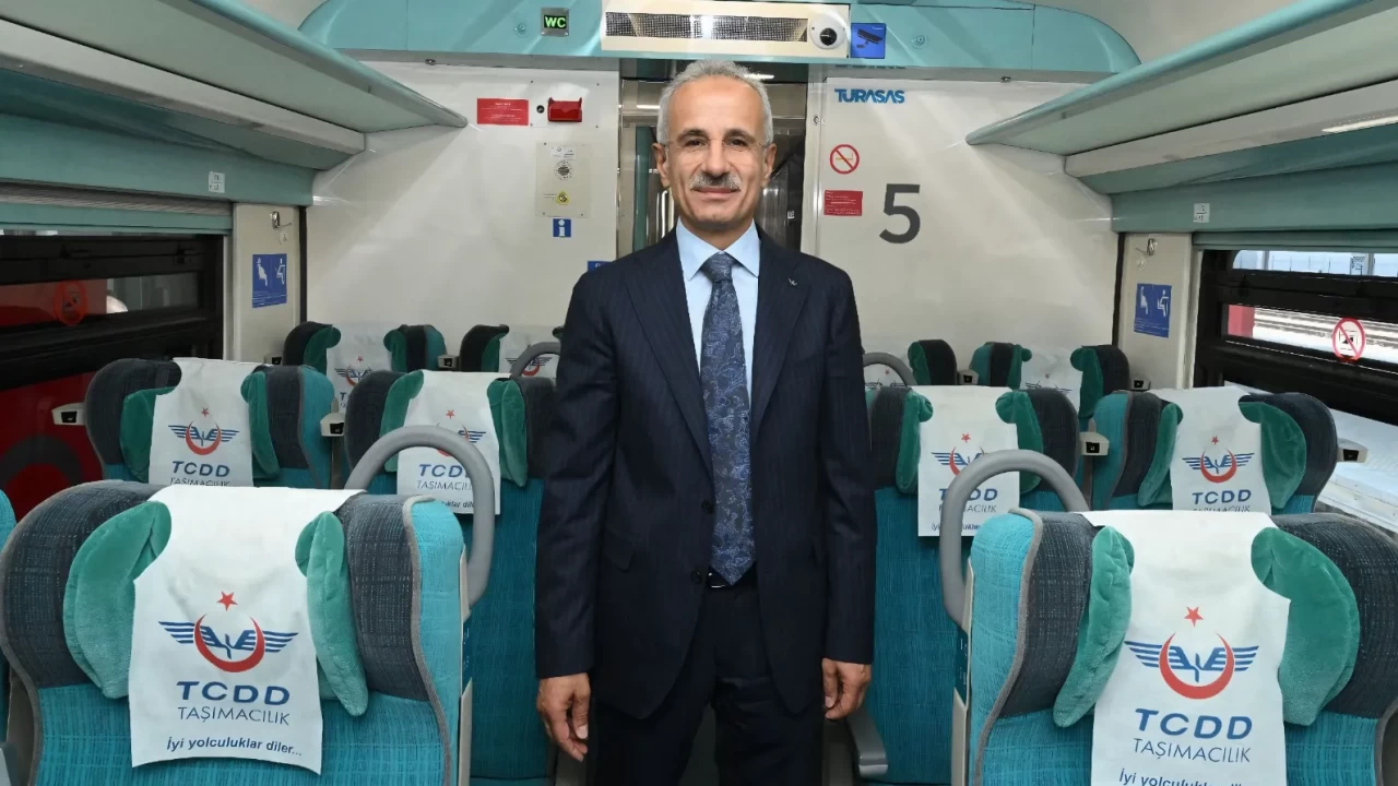 Bakan Uraloğlu: 'Ara tatilde trenlerde 24 bin kişilik kapasite artışı sağlayacağız'