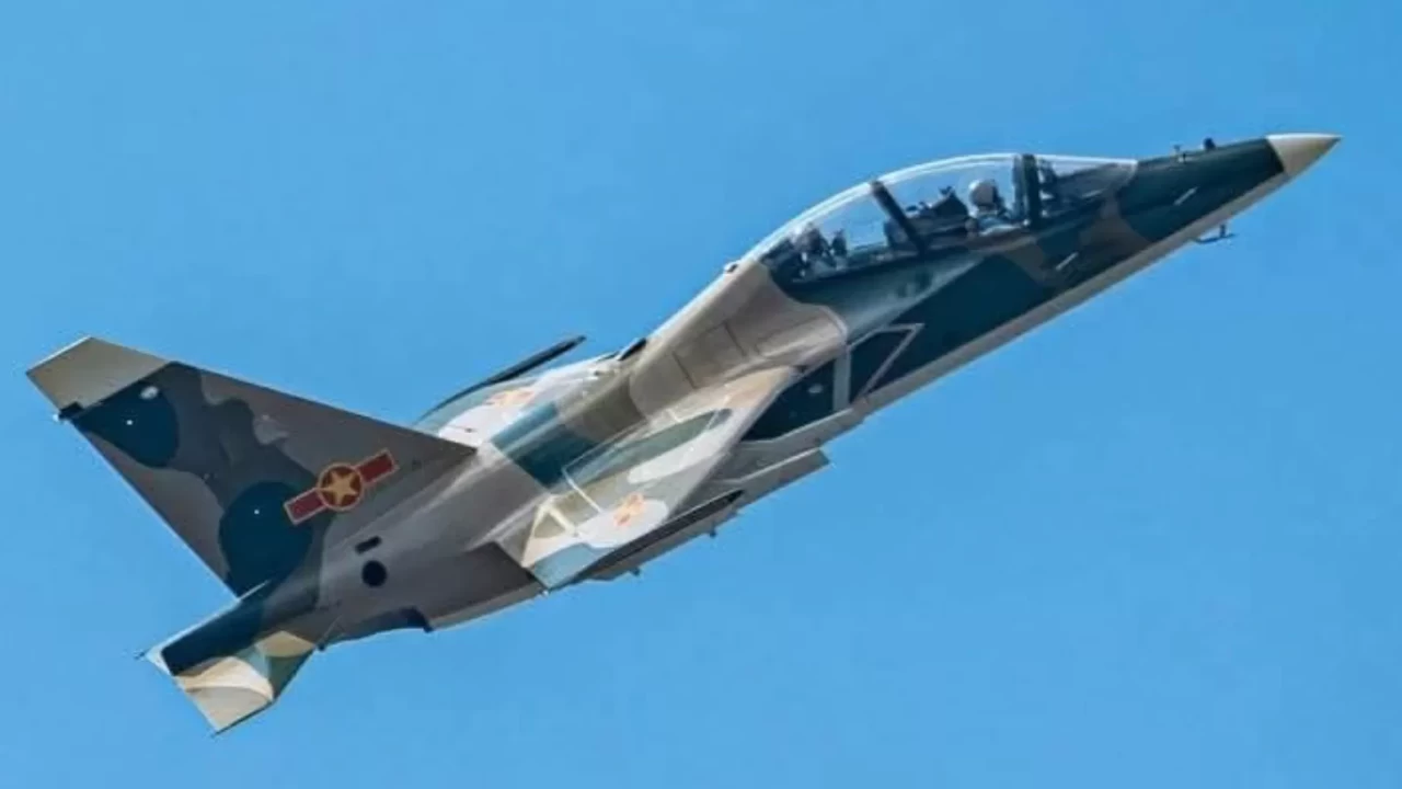 Vietnam’da eğitim uçağı dağlık alana düştü!