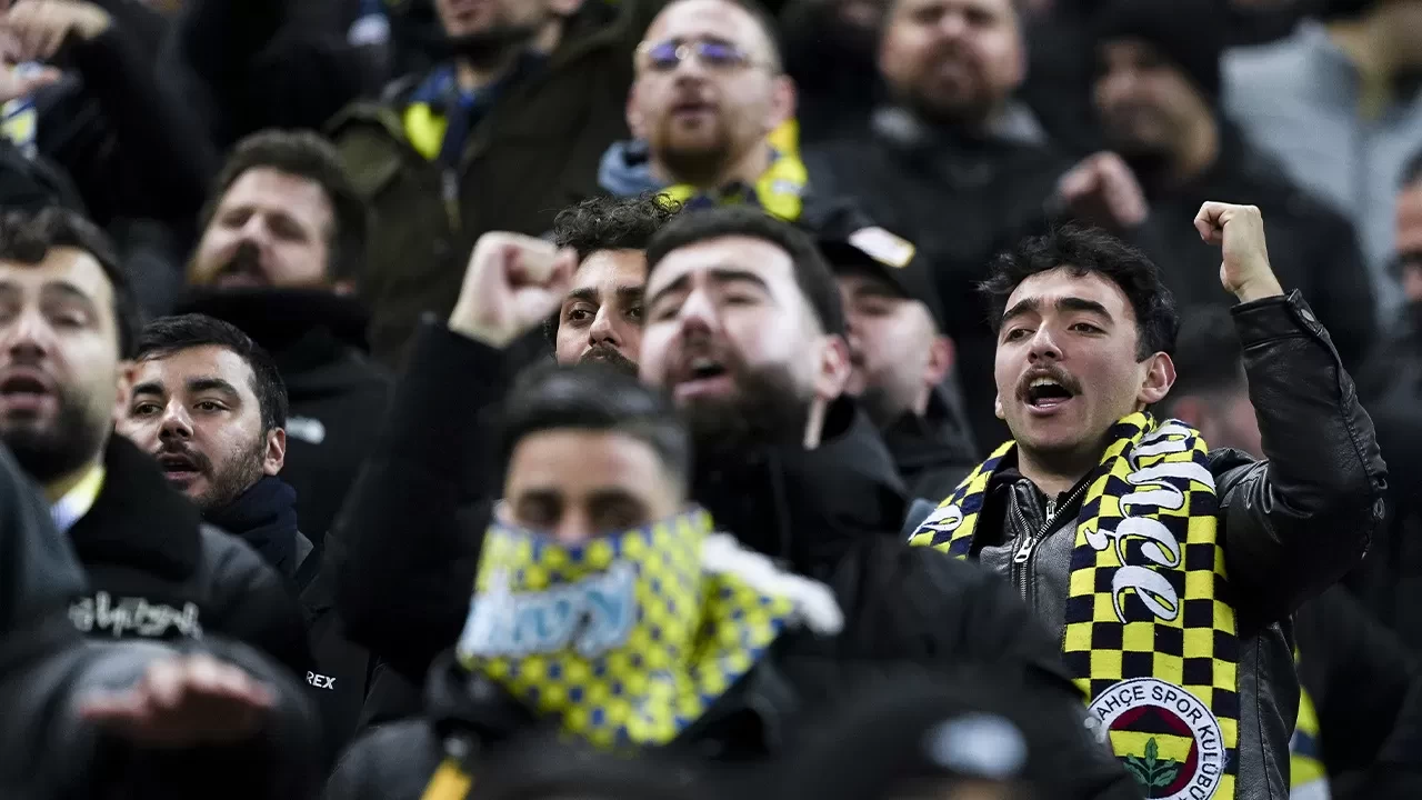 Fenerbahçeli taraftarlar UEFA Avrupa Ligi'ndeki FCSB maçında takımlarını yalnız bırakmadı
