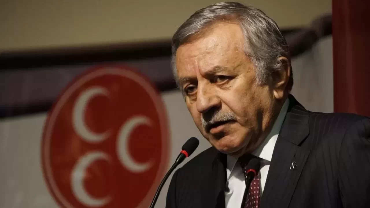 MHP'li Celal Adan'dan sert tepki:  Türk bayrağının indirilmesi provokasyondur!