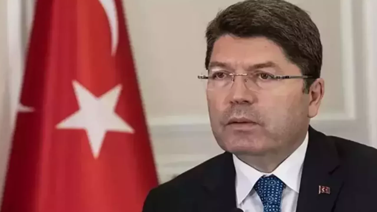 Bakan Tunç duyurdu! Sosyal medya paylaşımları tepki çeken avukat hakkında soruşturma