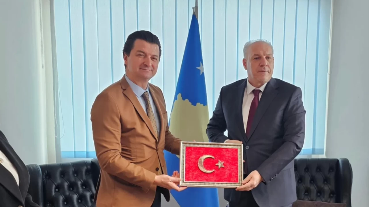 Kosova’da bir ilk! Türk siyasetçi Fikrim Damka Başbakan Yardımcısı oldu