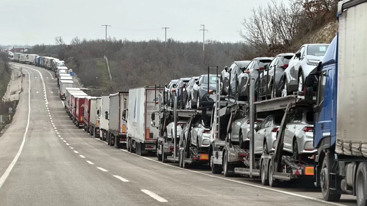 Hamzabeyli Sınır Kapısı’nda 11 kilometrelik TIR kuyruğu oluştu!