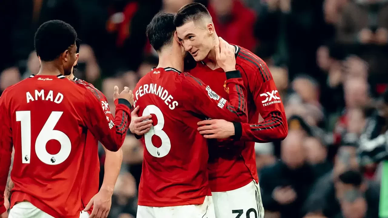 Premier Lig'de Manchester United, Fulham’ı duraklamada yıktı: Seri 3 maça çıktı