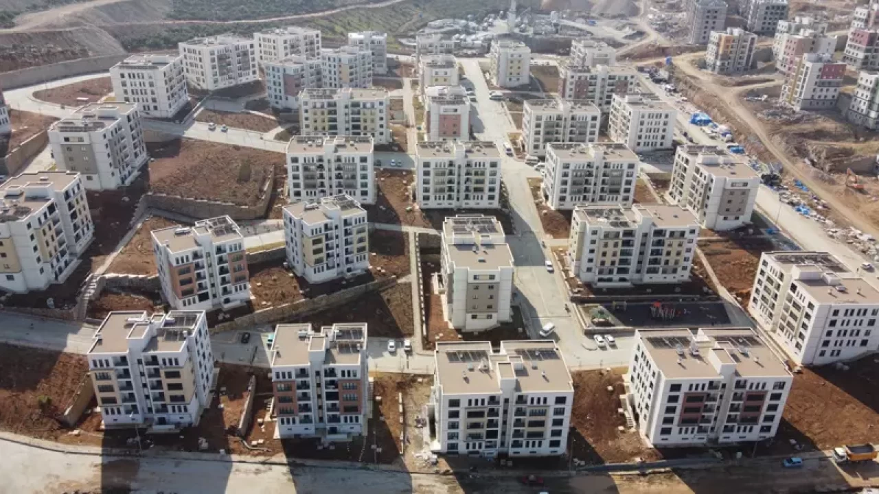 Depremzedeler yeni yuvalarına kavuştu: TOKİ konutlarında güvenli yaşam başladı