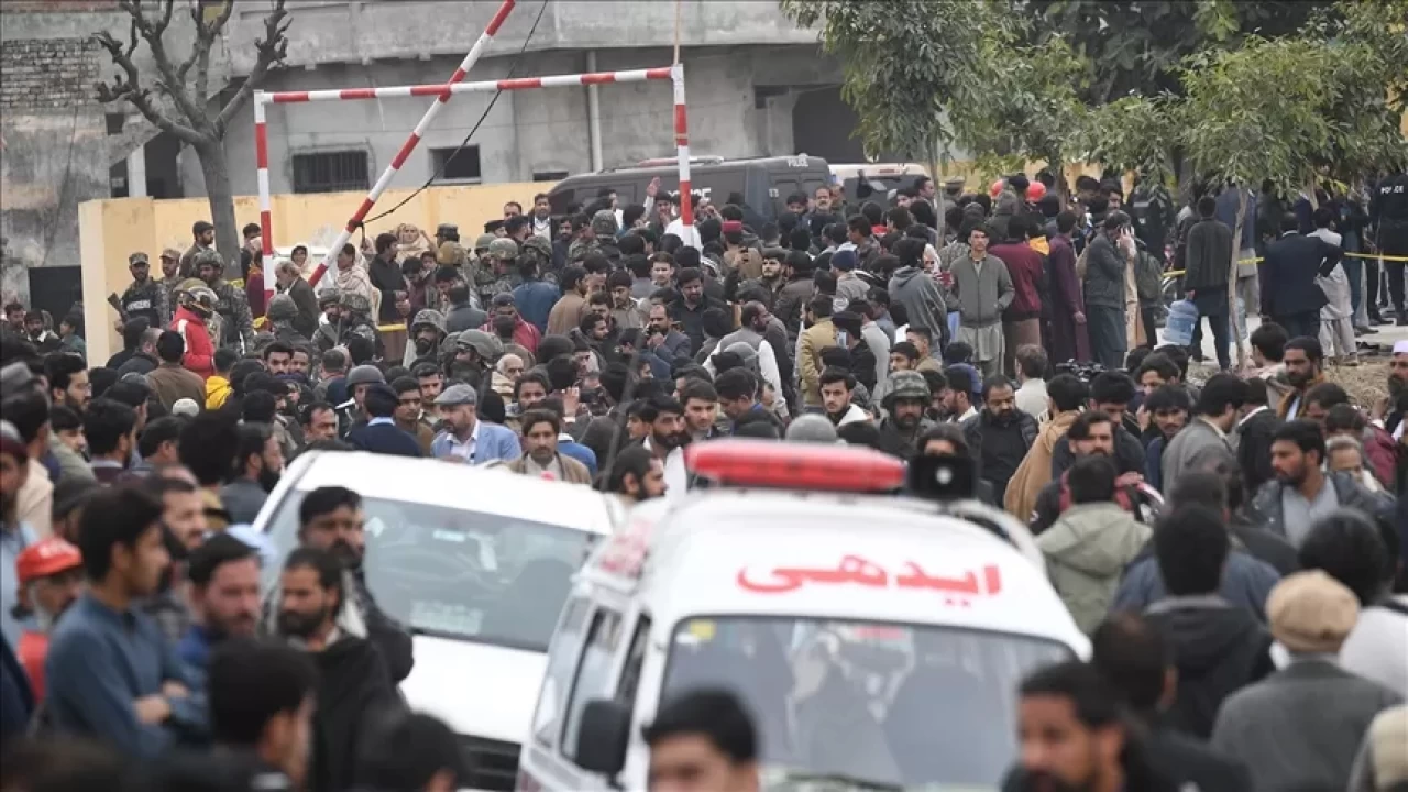 Pakistan'daki cami saldırısında bilanço ağırlaşıyor: Ölü sayısı 38'e çıktı