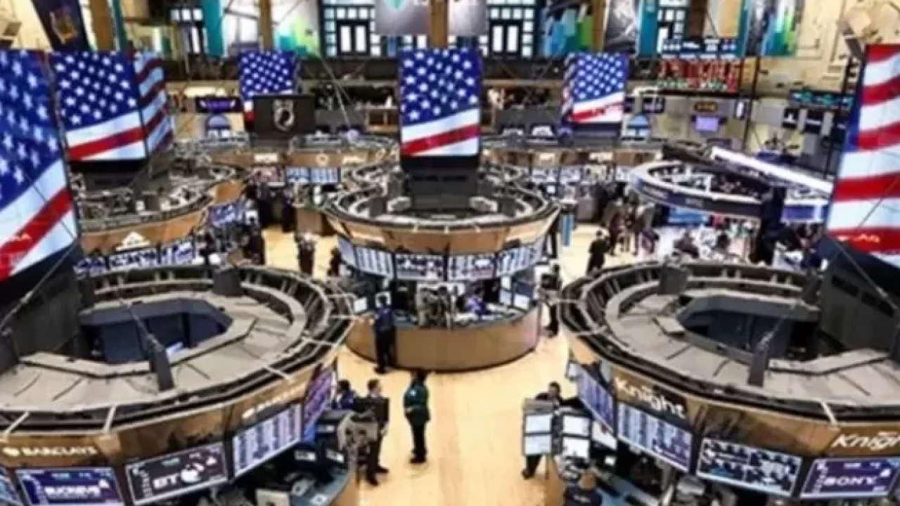 Wall Street’te yapay zeka depremi: Nasdaq ve S&P 500 teknoloji satışlarıyla düştü!