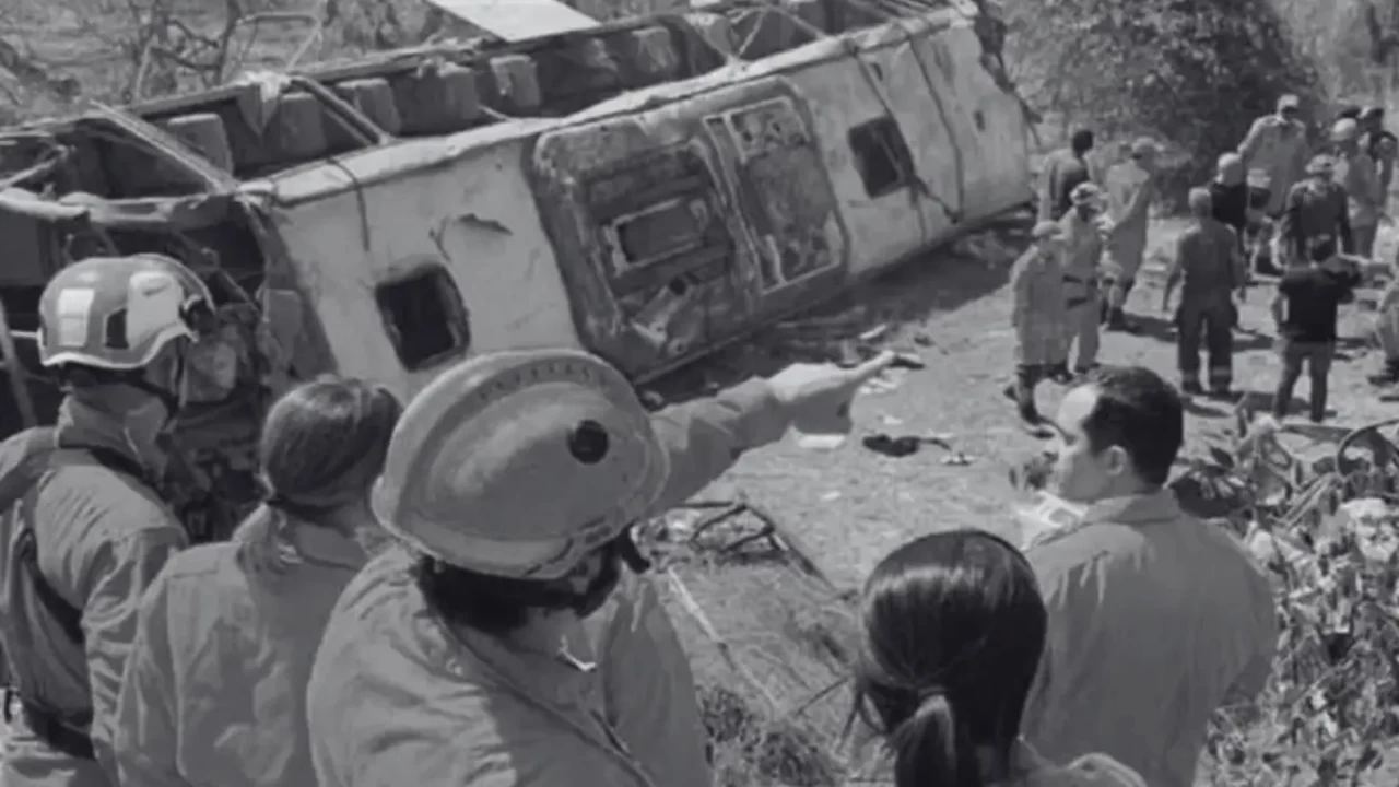 Bayram dönüşü facia: Otobüs devrildi, 4’ü çocuk 16 kişi can verdi!