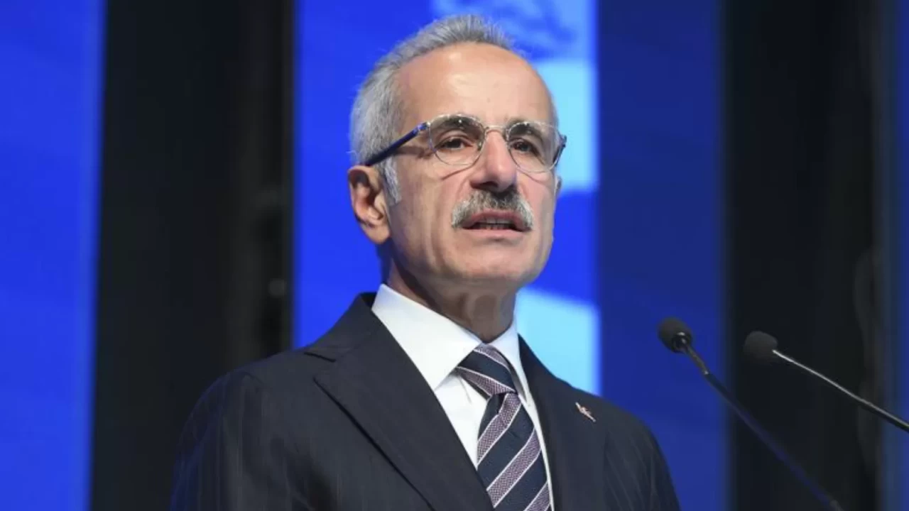Bakan Uraloğlu açıkladı! Türkiye havacılıkta kanat açtı: Uçak sayısı 800’e, pilot sayısı 18 bine dayandı