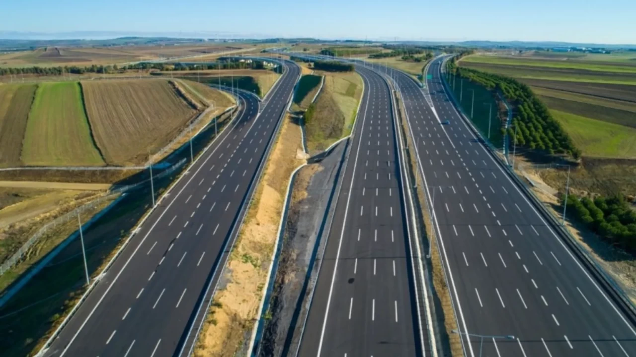 Ankara-Kırıkkale arasında iki şerit kapalı: Dönüş yolunda trafik tek şeride düştü