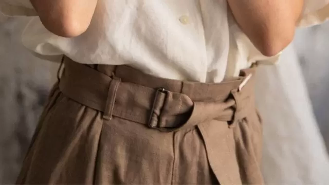 Kahverengi pantolon nasıl kombinlenir?