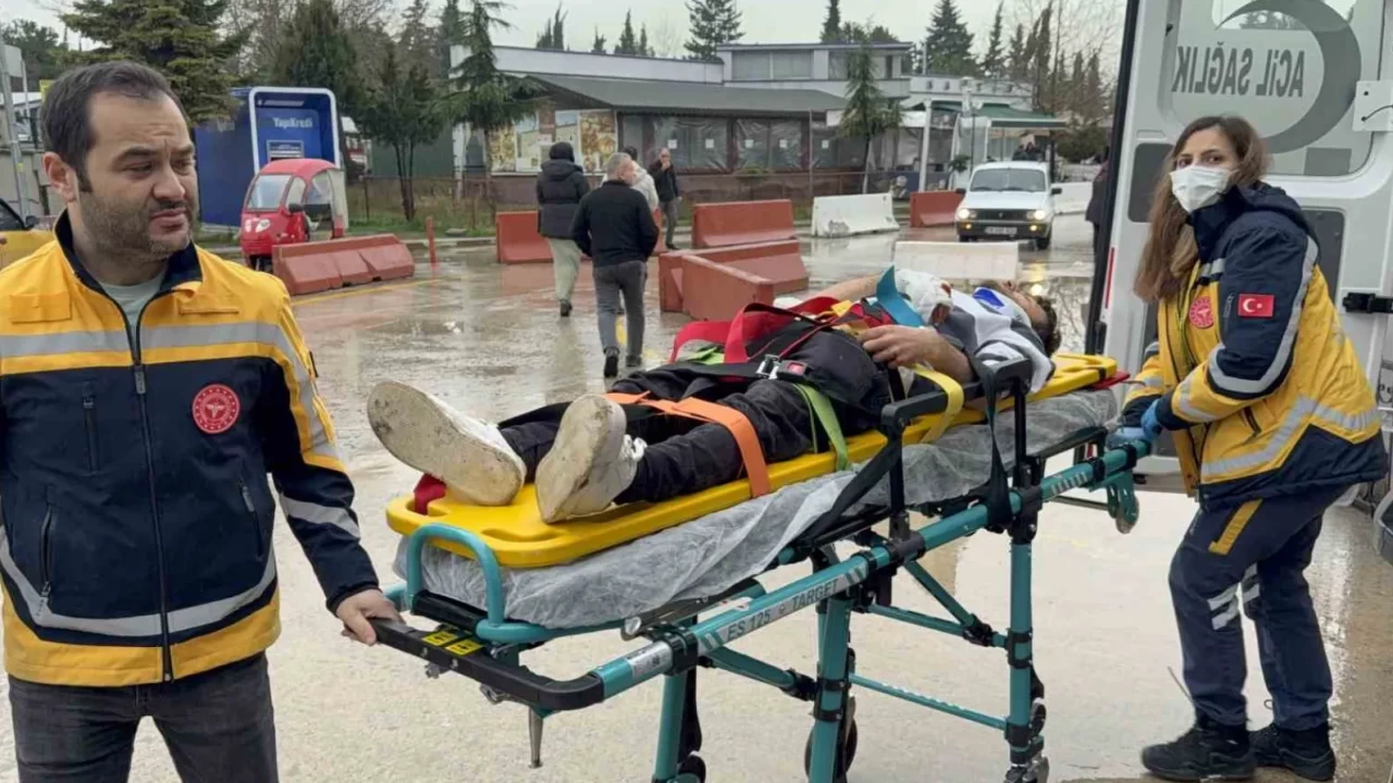 Samsun’da viyadükte feci kaza! Ameliyata giden ailenin aracı bariyere çarptı