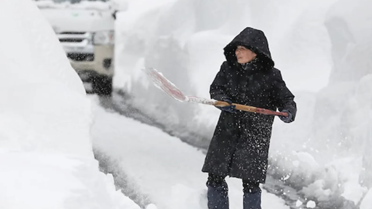 Japonya’da kış kabusu: Kar yağışı ve kazalarda can kaybı 27’ye yükseldi!