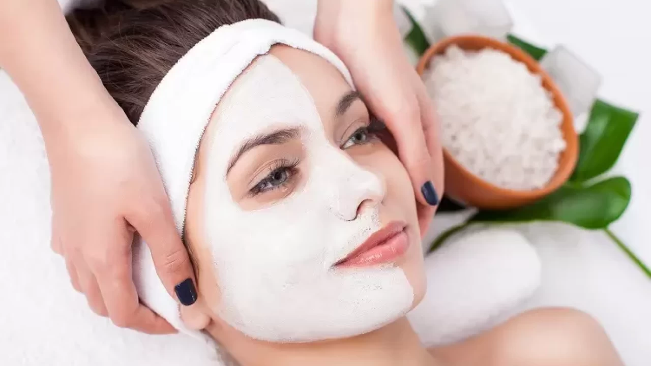 Cildinizi parlatmaya çalışırken dikkat! Kaçınmanız gereken 8 riskli güzellik uygulaması