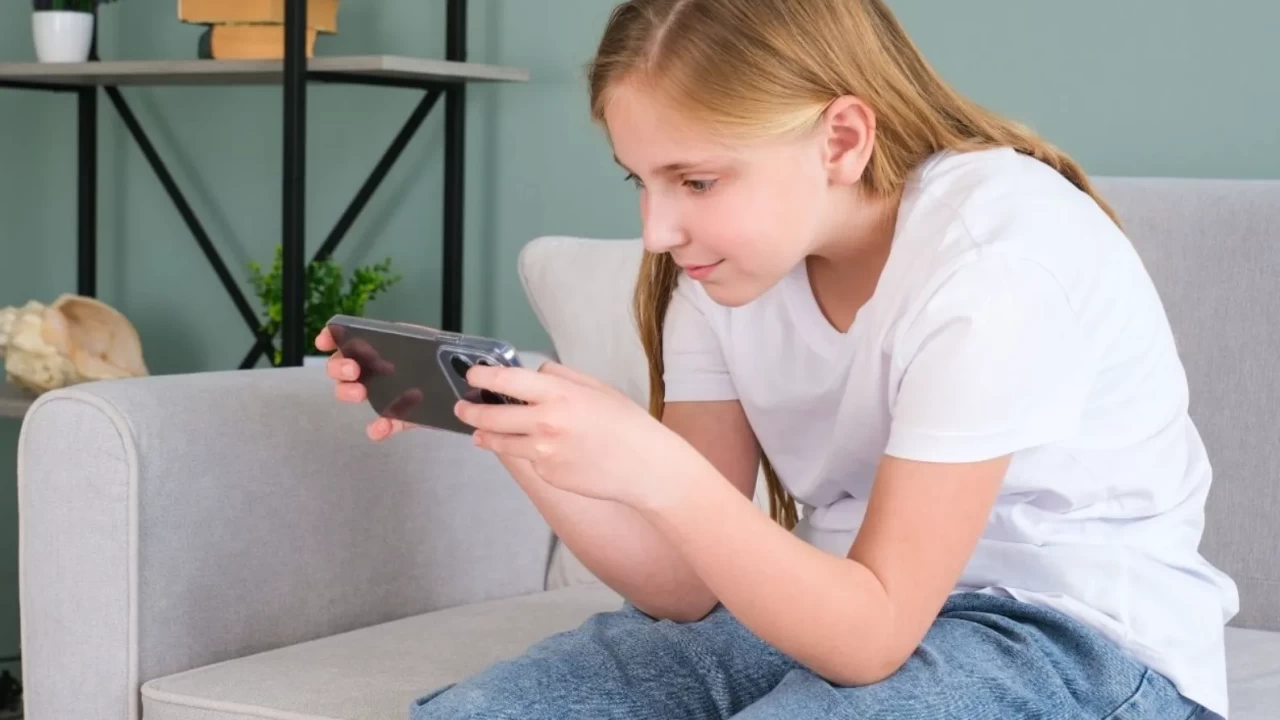 Sosyal medyaya yaş bariyeri: 13 yaş altına tam yasak geliyor!