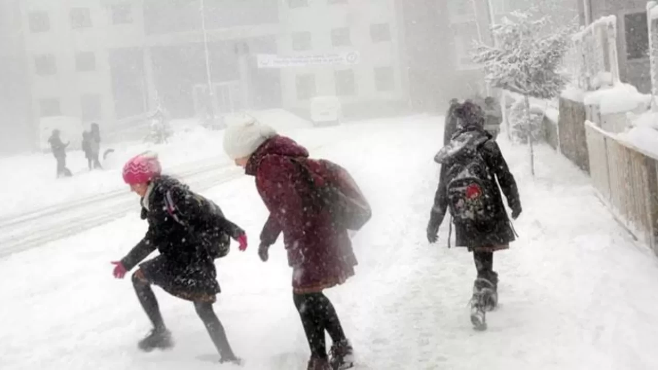Erzurum'da okullara kar tatili! Hamile ve engelli çalışanlar da idari izinli