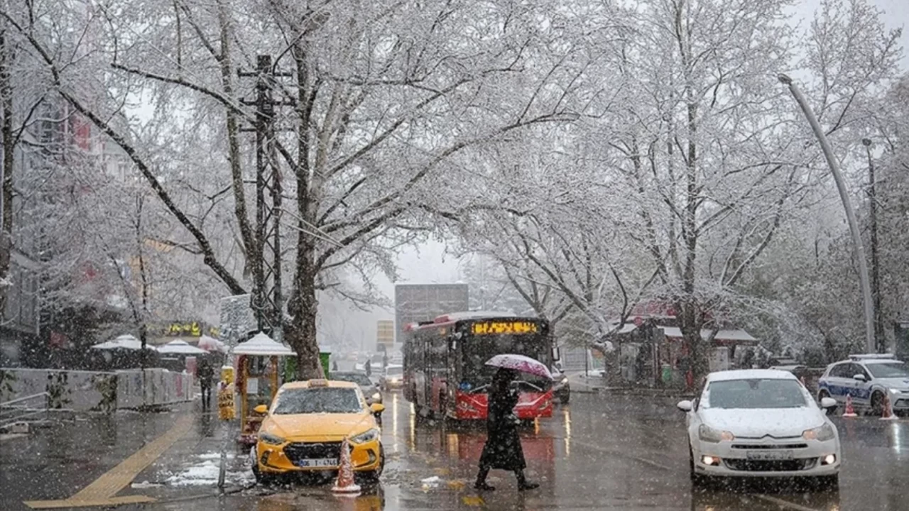 Meteoroloji'den kritik hafta sonu uyarısı: Kar, sağanak ve fırtına kapıda!