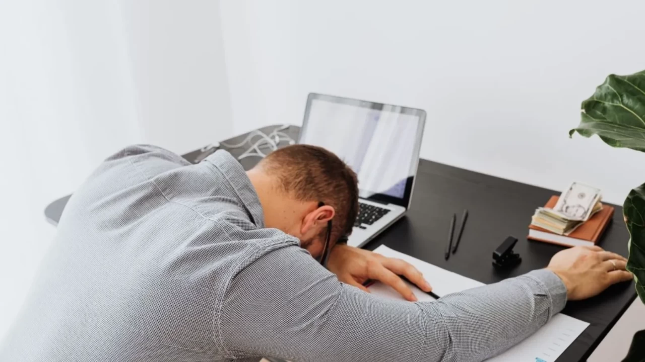 Stres uykuyu nasıl kaçırıyor? Kortizol çarkından kurtulmanın 4-7-8 yöntemi!