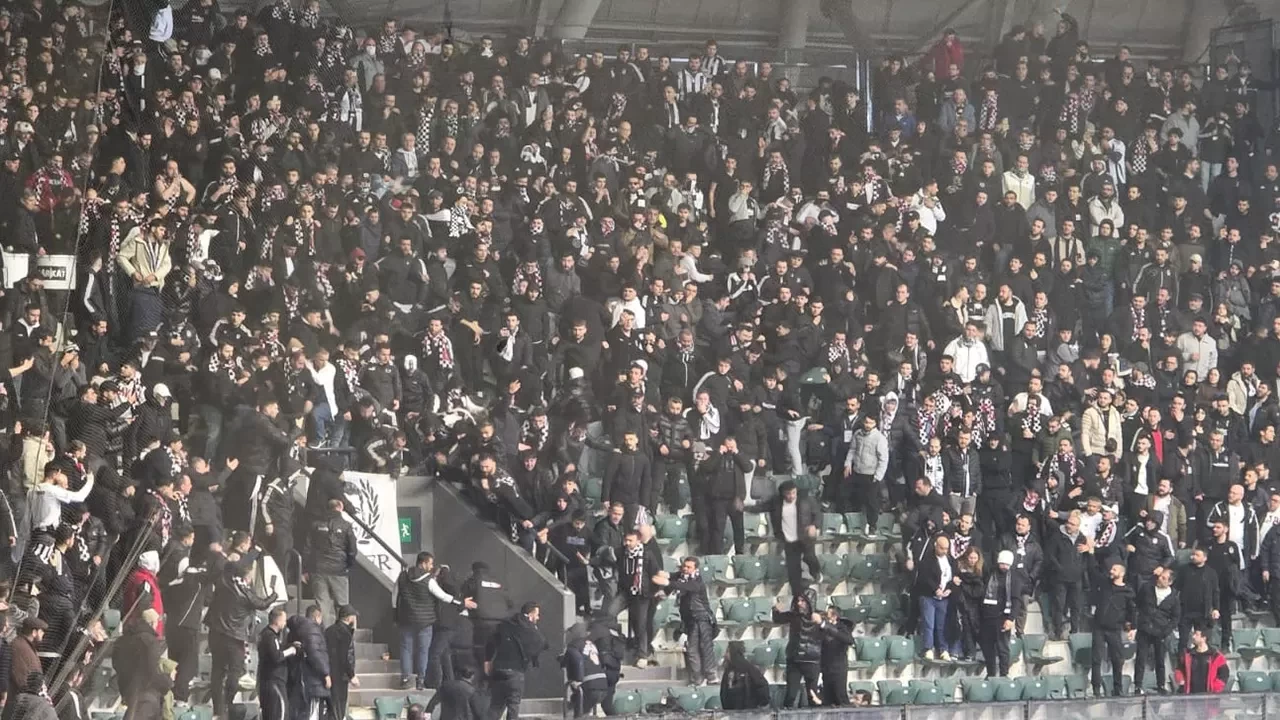 Türkiye Kupası'ndaki Kocaelispor maçında Beşiktaş tribünü karıştı: 15 kişi hakkında işlem başlatıldı