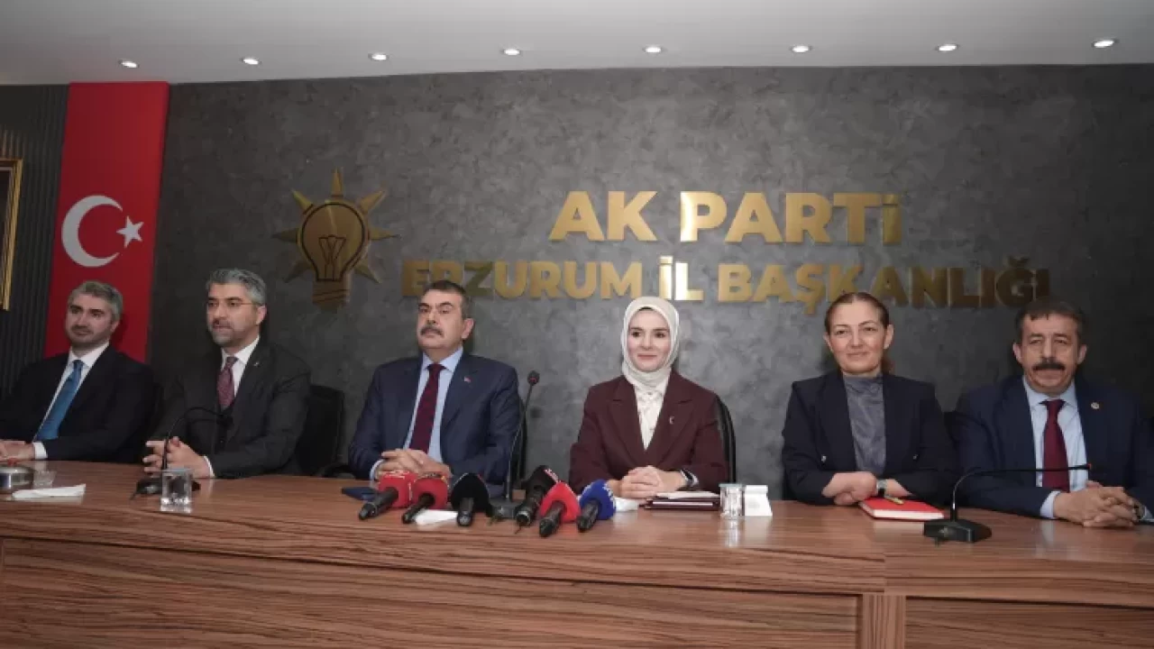 Bakan Göktaş’tan sert eleştiri: Deprem bölgesine turist gibi gitmiyoruz!