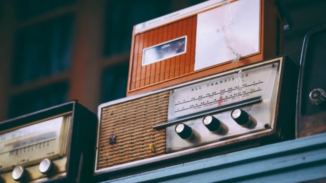 Sesin yüzyıllık serüveni: İlk yayından dijital frekanslara radyoculuğun bilinmeyen tarihi!