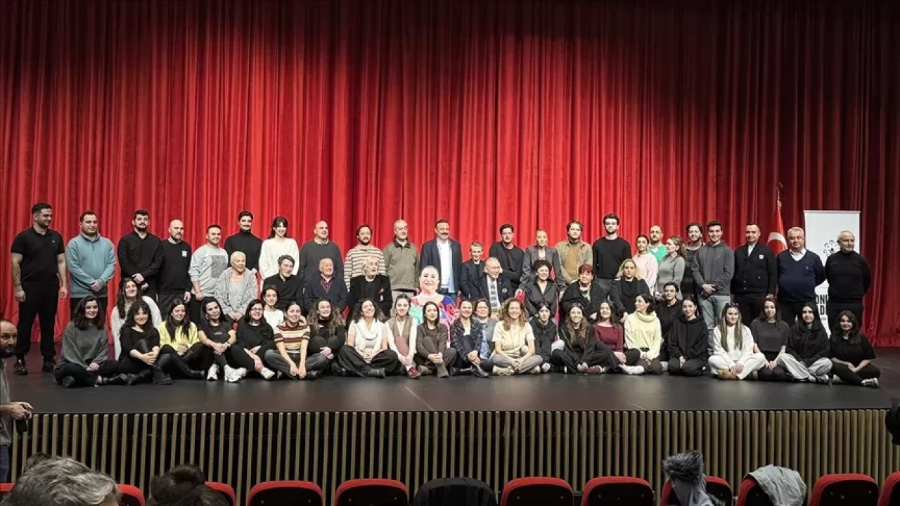 46 yıl sonra geri dönüyor: Gırgıriye müzikali sahnede izleyiciyi büyüleyecek