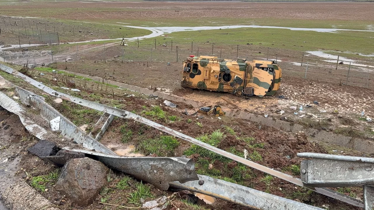 TAG otoyolunda feci kaza! Askeri araç şarampole uçtu: 10 asker yaralı