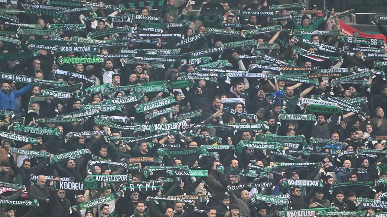 Türkiye Kupası'nda Kocaelispor–Beşiktaş maçında tribünden düşen taraftar hayatını kaybetti