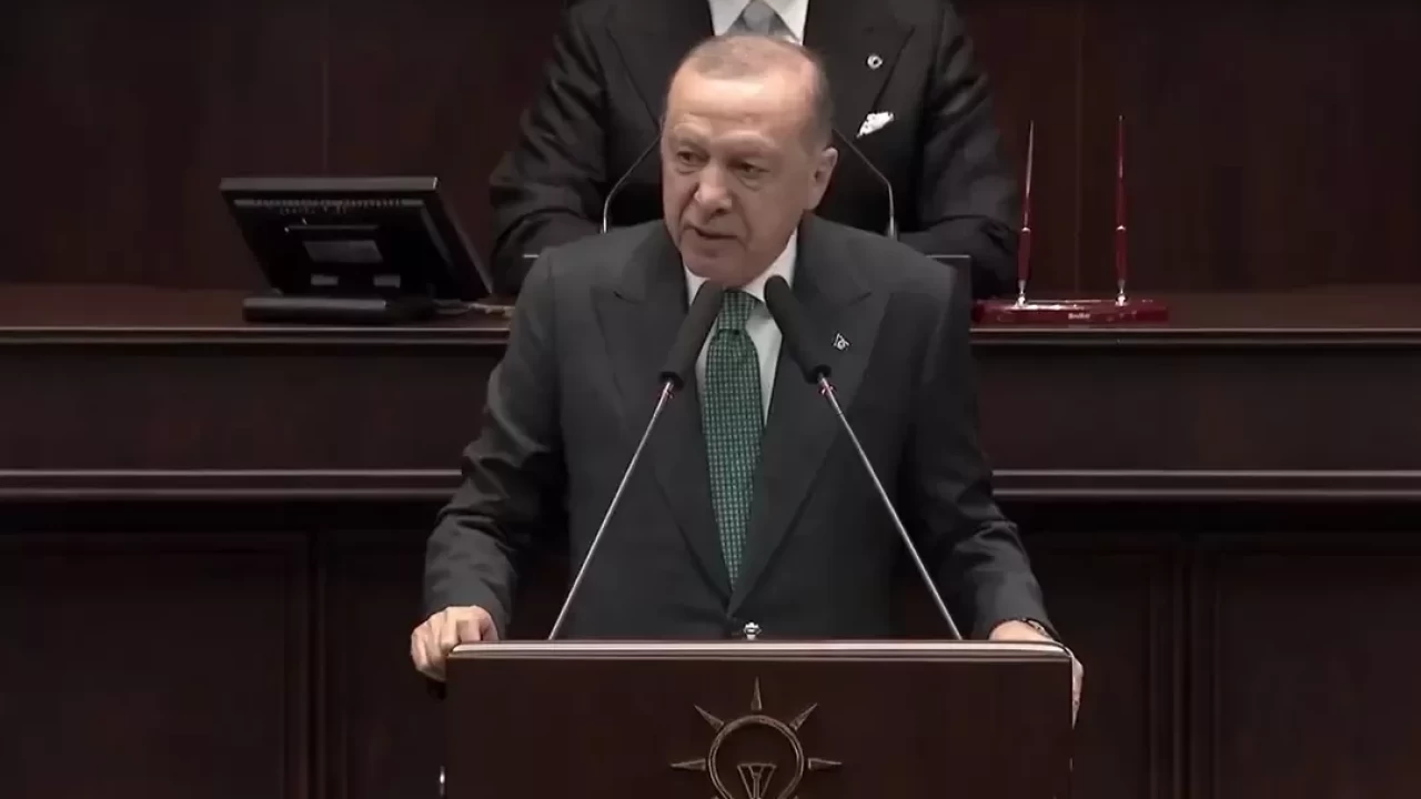 Cumhurbaşkanı Erdoğan'dan Özgür Özel'e sert tepki!  Meyhane jargonu ile siyasetçilik oynamaktan vazgeçsin