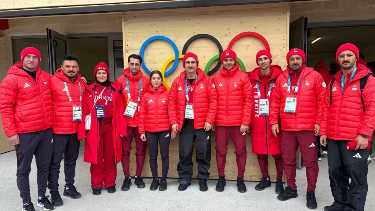 Bakan Bak'tan Olimpiyat Köyü’ne sürpriz telefon! 'Ülkemizi en iyi şekilde temsil edeceksiniz'