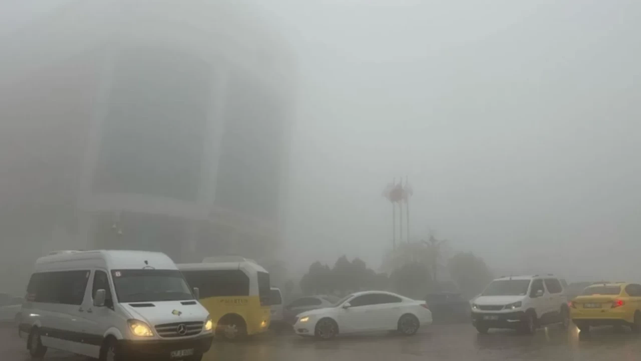 Mardin’de göz gözü görmüyor! Artuklu’da görüş mesafesi 10 metreye düştü